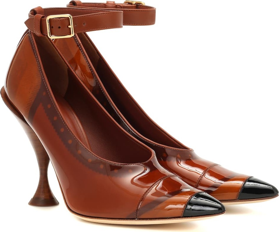 Burberry London England Patent leather pumps