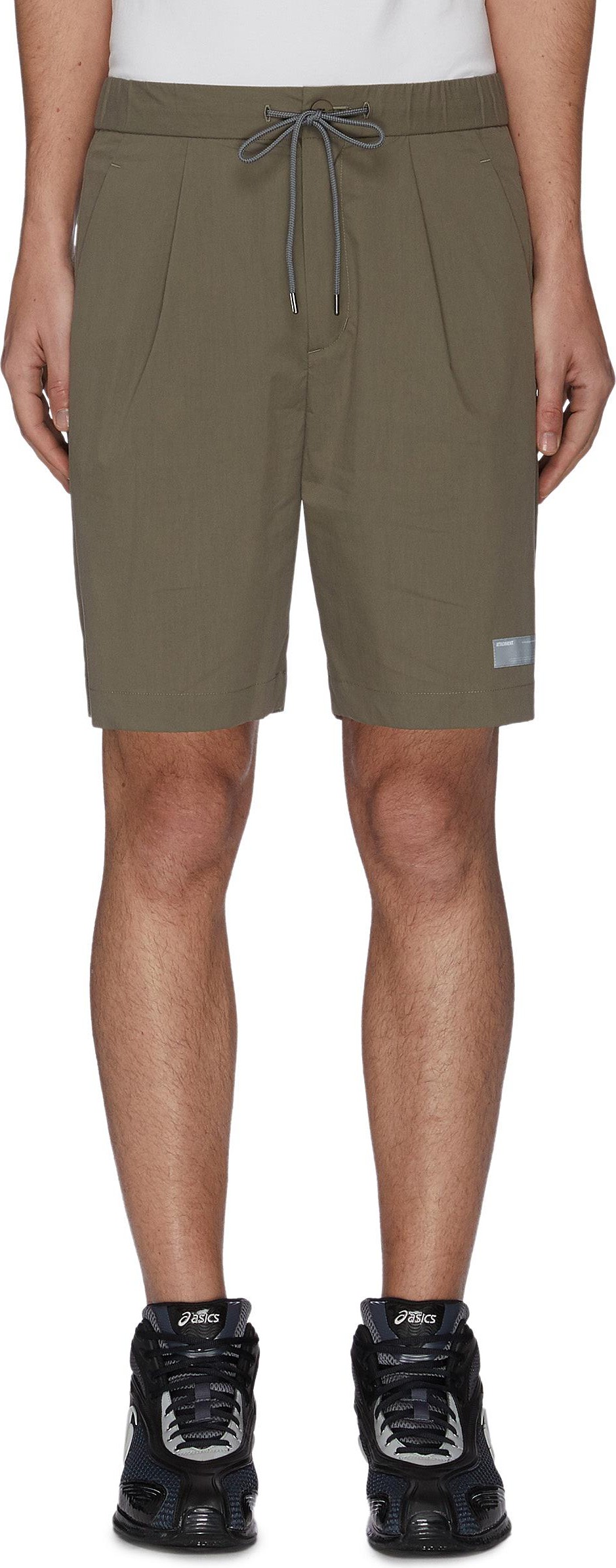 ATTACHMENT Pleat Stretch Shorts