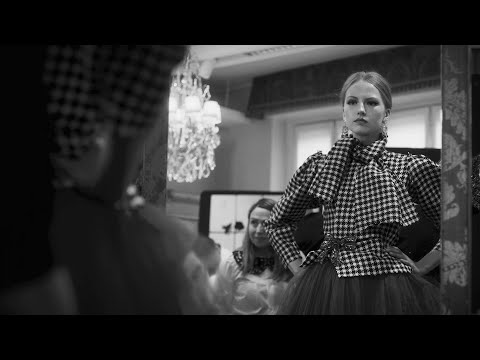 Dolce&Gabbana Fall Winter 2019/20 #DGELEGANZA Women's video cover