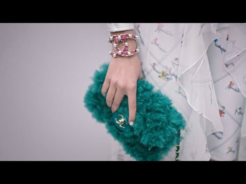 Looks and Accessories from the Fall-Winter 2019/20 video cover