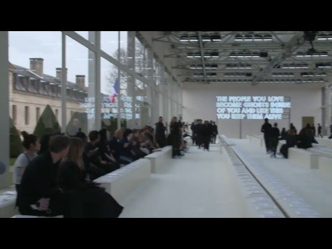 VALENTINO WOMEN'S FALL/WINTER 2019-20 SHOW video cover