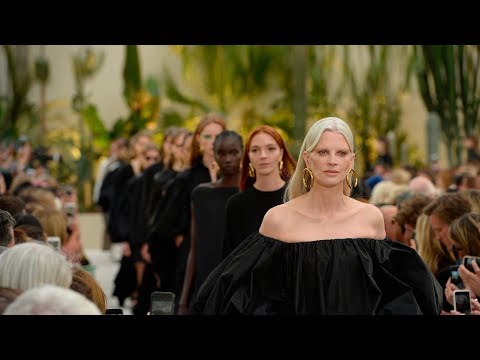 VALENTINO WOMEN’S SPRING/SUMMER 2019 COLLECTION video cover
