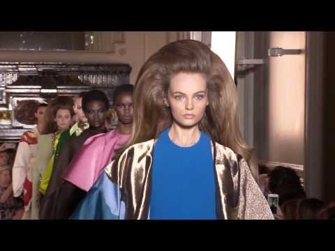 VALENTINO HAUTE COUTURE FALL/WINTER 2018-19 SHOW video cover